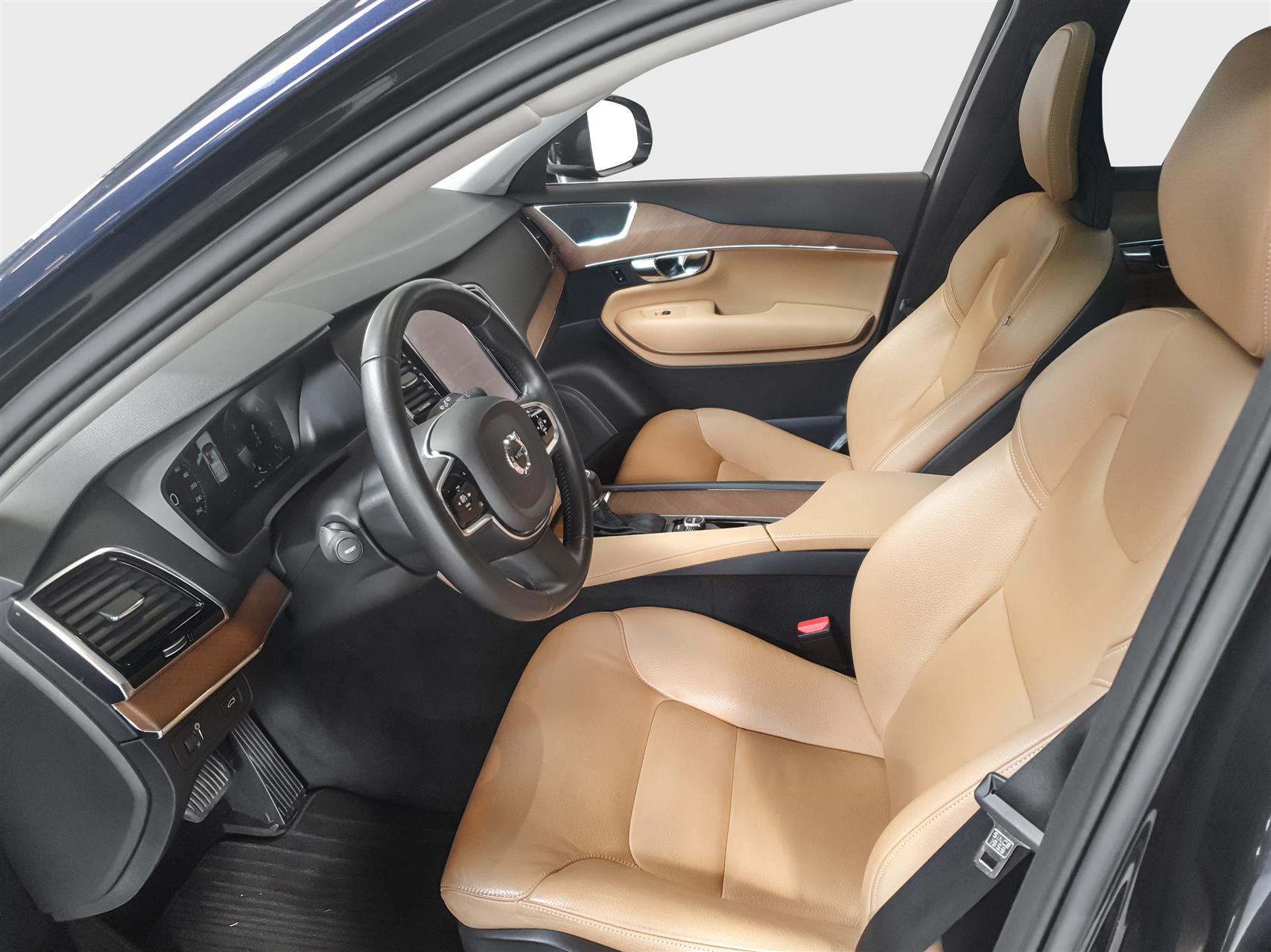 2,0 D5 Momentum AWD 225HK 5d 8g Aut. image3
