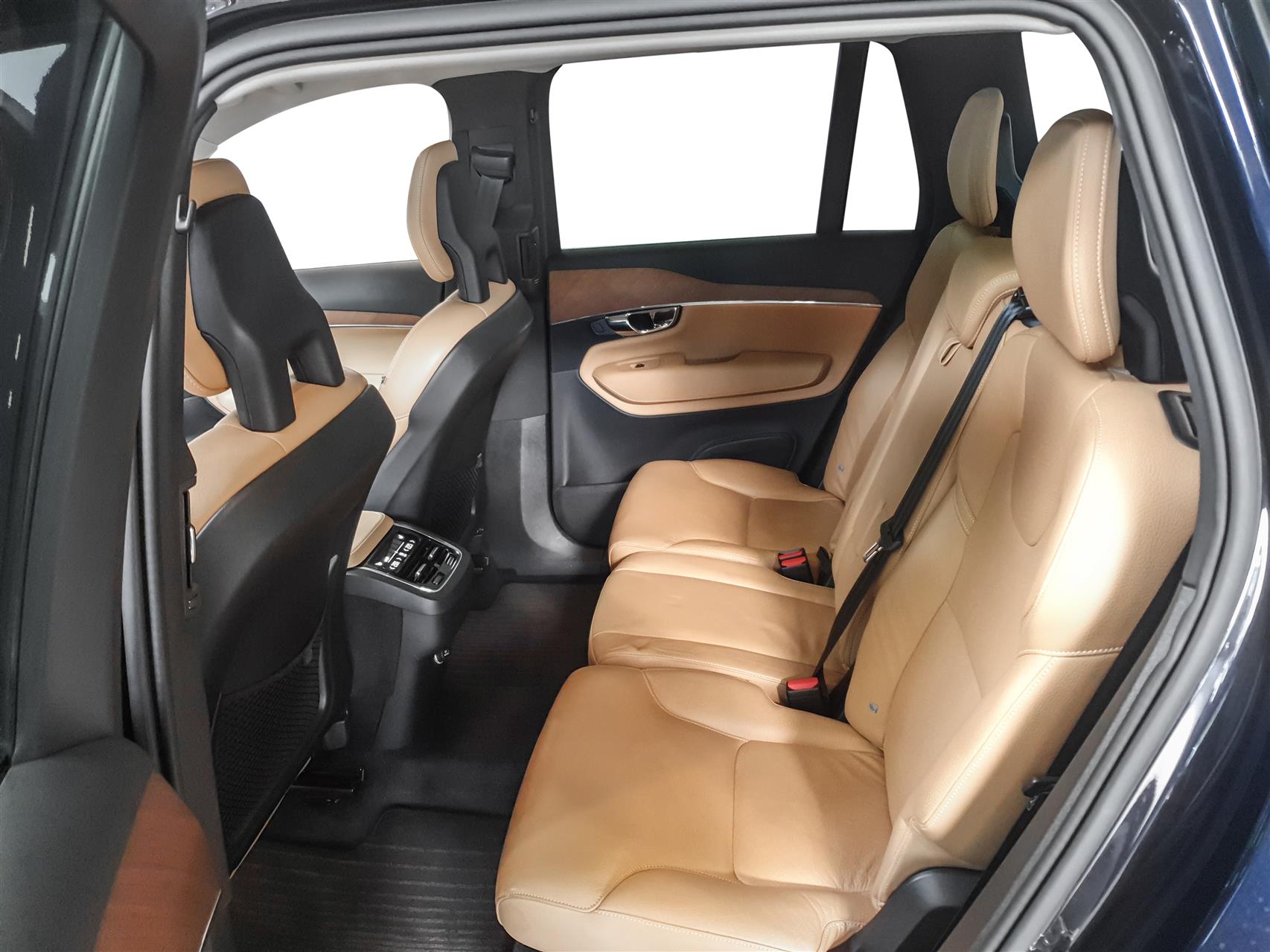 2,0 D5 Momentum AWD 225HK 5d 8g Aut. image4