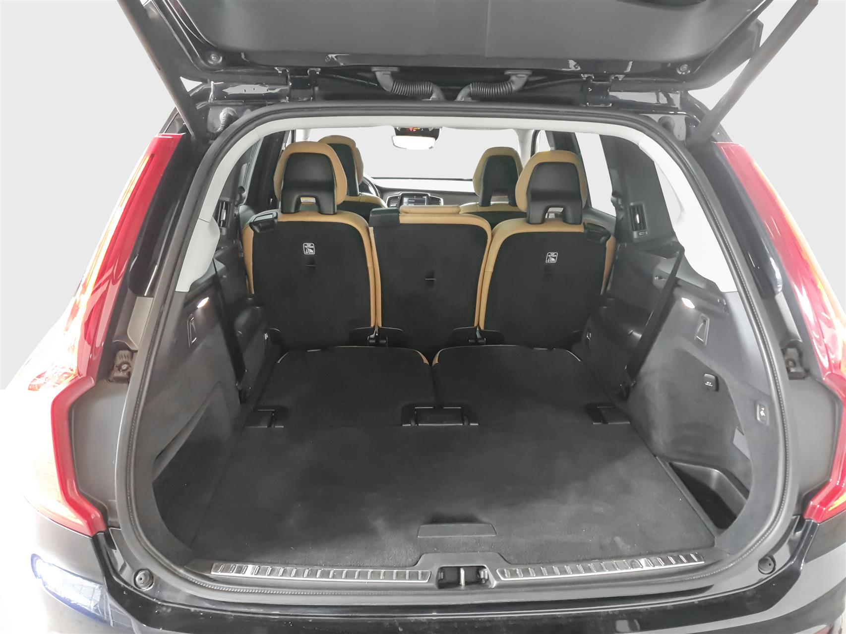 2,0 D5 Momentum AWD 225HK 5d 8g Aut. image8